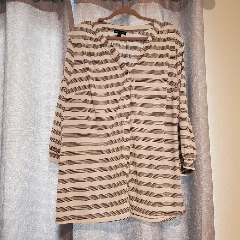 White with black stripe button front top 26/28